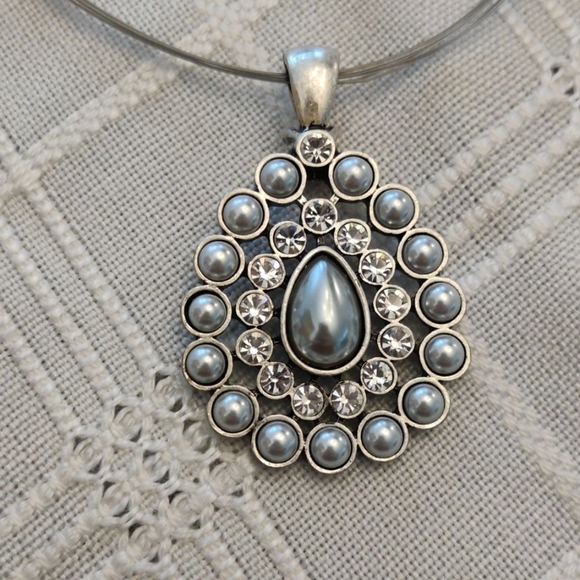 Premier Designs Jewelry "Pearly Drops" necklace - Picture 3 of 5
